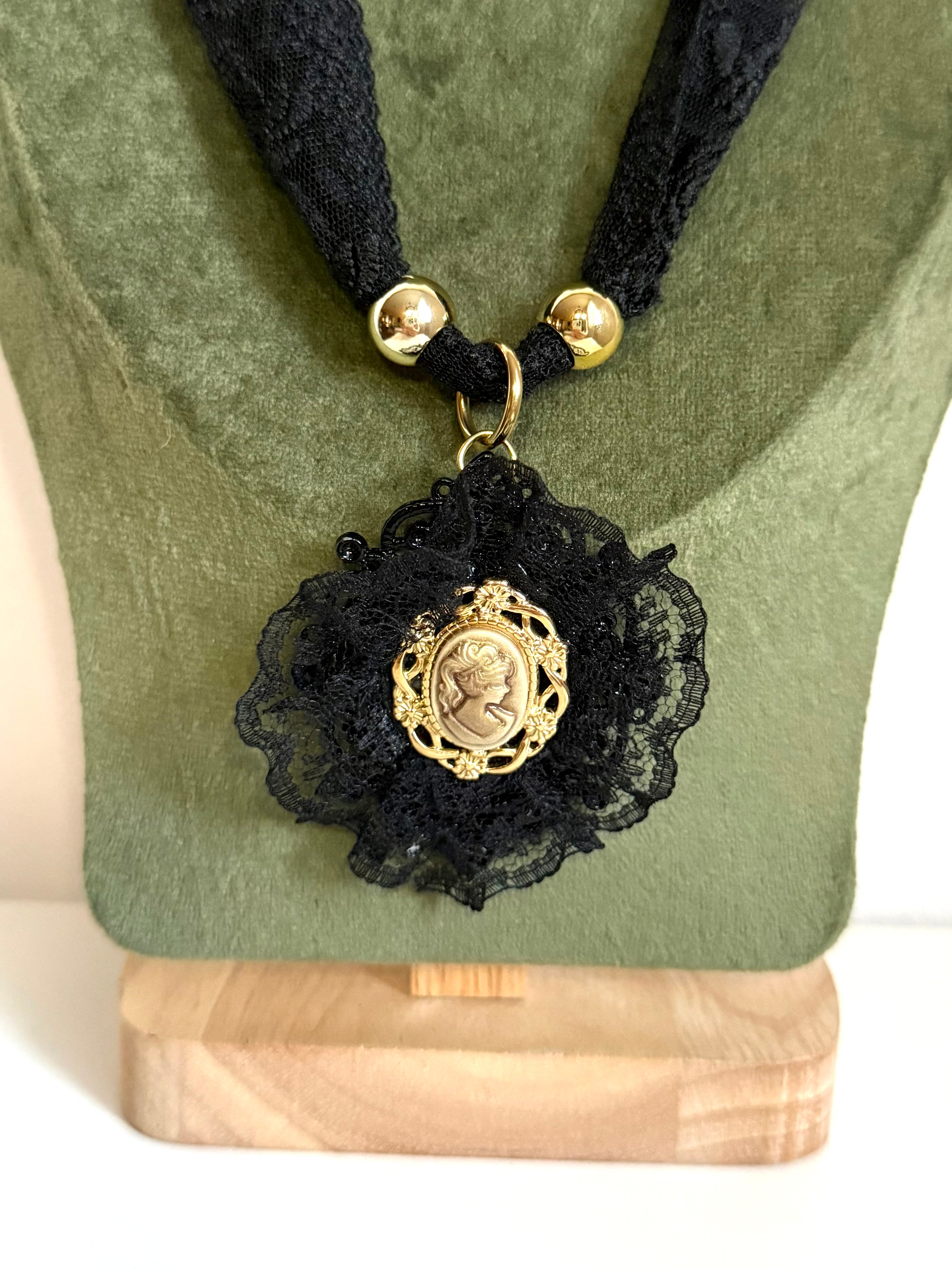 Collana Victorian in pizzo