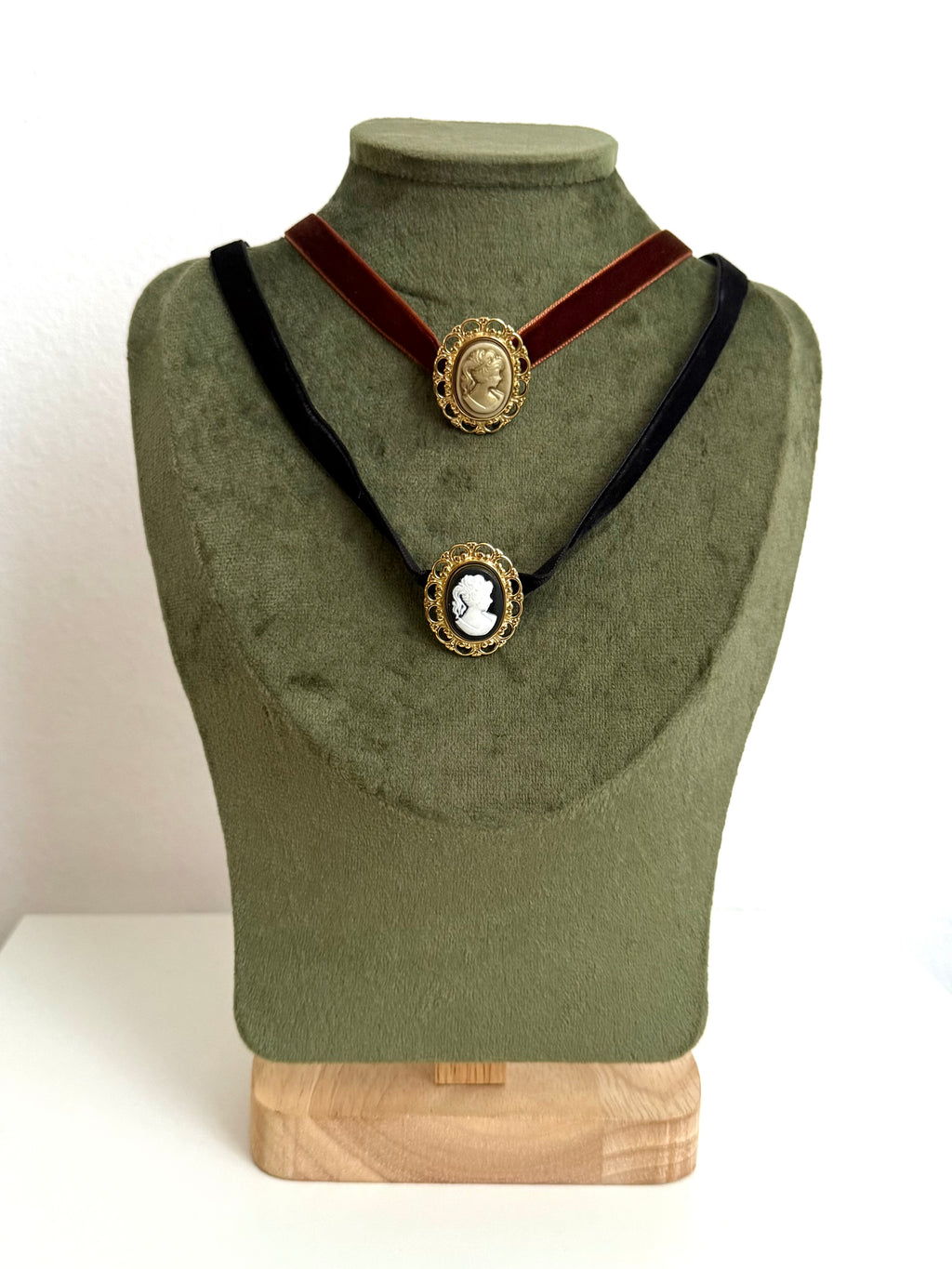 Collana Dama con Cordoncino in Velluto