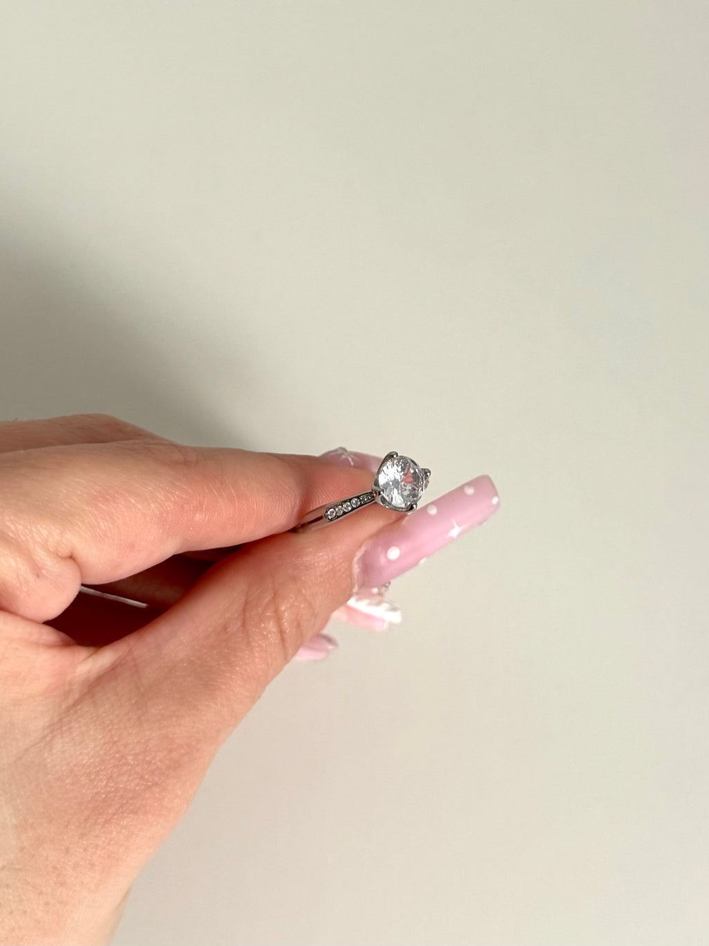 Anello Solitario con Zirconi