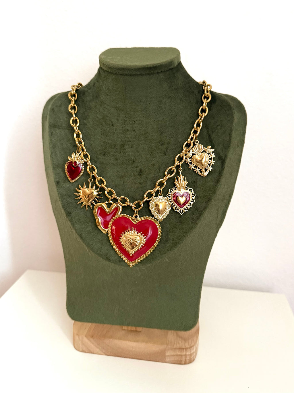 Collana Sacred Flames