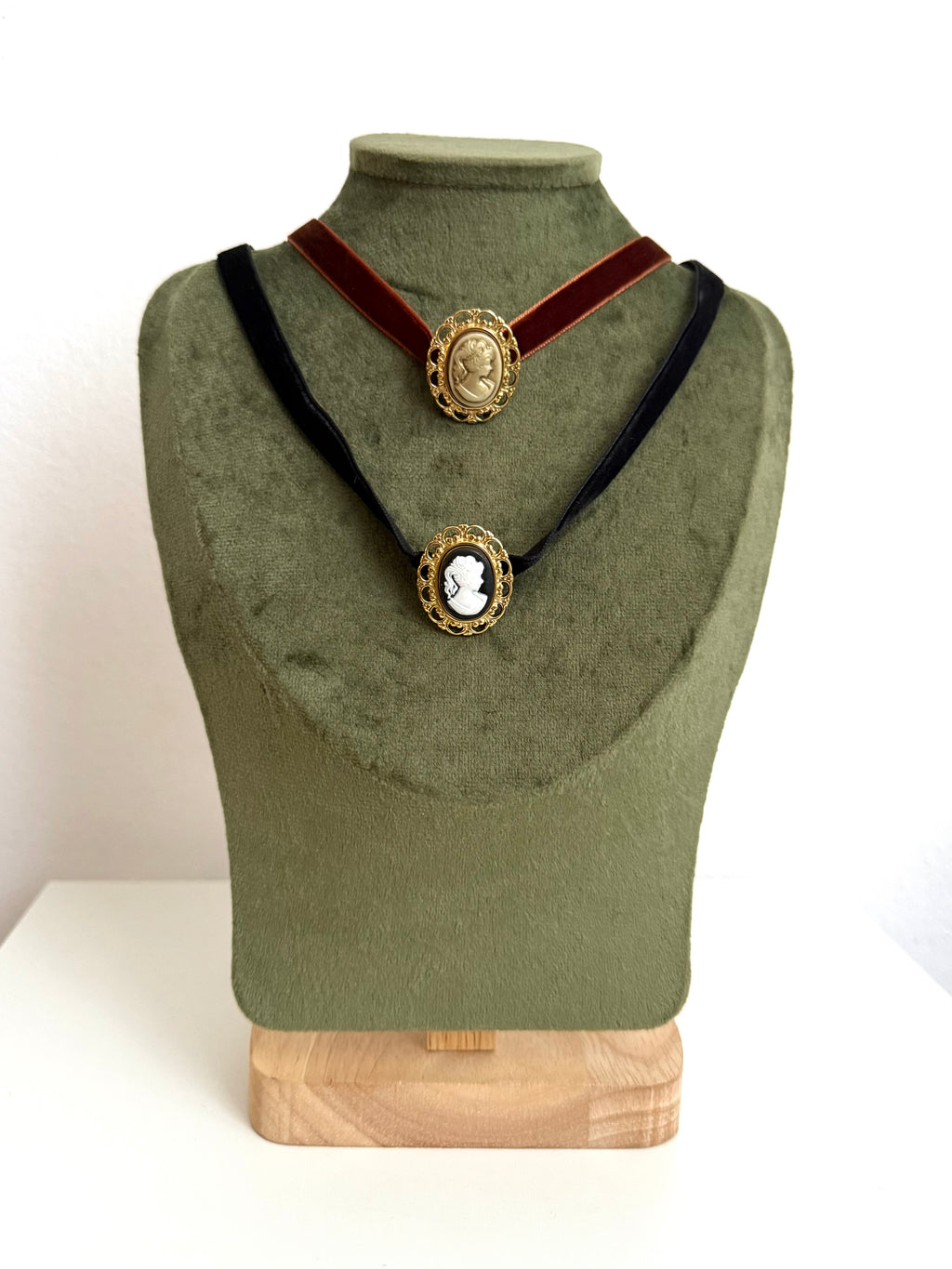 Collana Dama con Cordoncino in Velluto