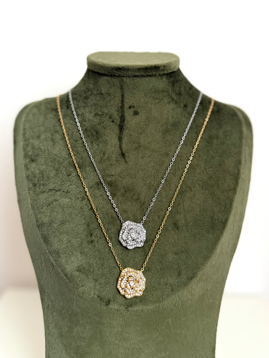 Collana Big Rose